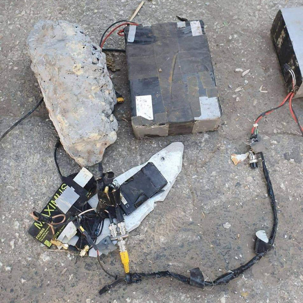 בכפר כובר נמצא היום מתקן צילום שהוסתר בתוך כלי דמוי סלע ()