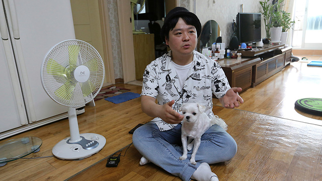 צפון קוריאה כוכבי יוטיוב פליטים שברחו ל דרום מספרים ג'אנג מיונג ג'ין (צילום: AP)