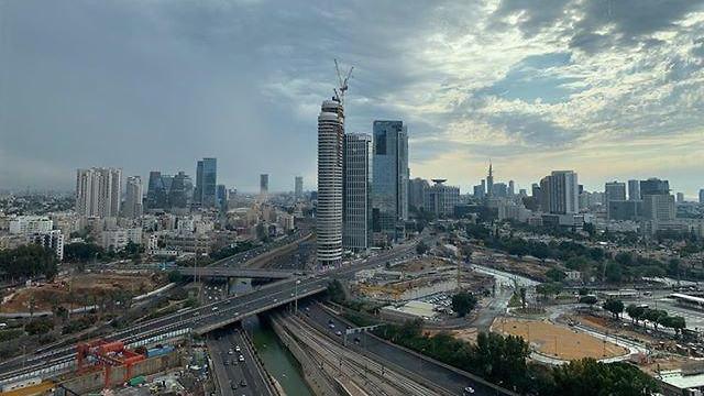 מזג אוויר גשום ב תל אביב (צילום: ג'ורג' מטר)
