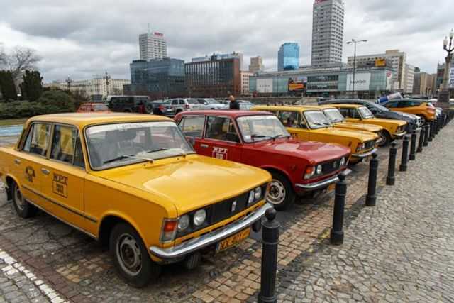 Такси в Польше: выбирайте с логотипом компании и номером ее телефона. Фото: shutterstock
