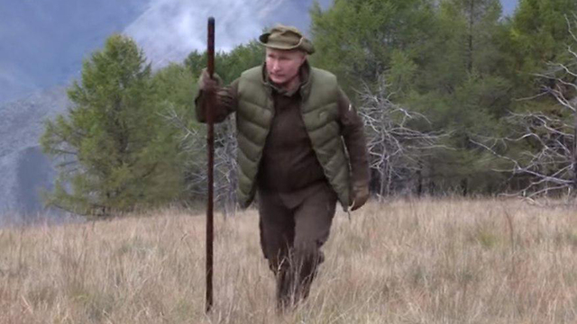 נשיא רוסיה ולדימיר פוטין יום הולדת יצא לטייל ביערות ()
