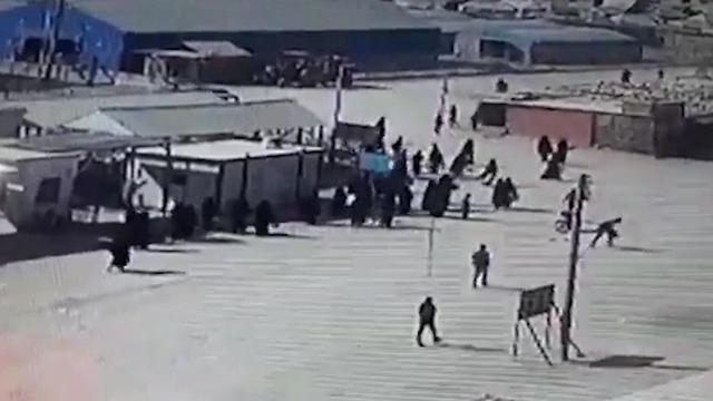 ניסיון בריחה של נשות דאעש ממחנה מעצר כורדי ()