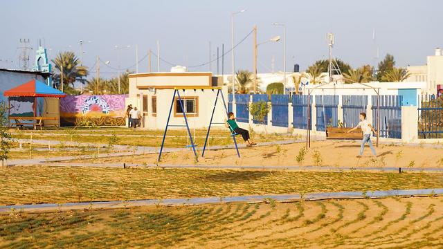 פארק שעשועים לילדים ליד מוקד ההפגנות על הגדר, מזרחית לעיר עזה ()