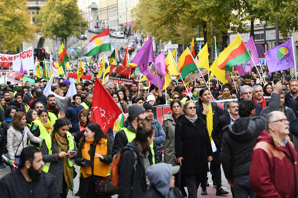 הפגנה הפגנת תמיכה ב כורדים ב סוריה שטוקהולם שבדיה (צילום: EPA)
