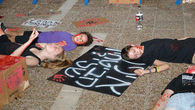 הפגנה בכיכר רבין נגד רצח נשים (צילום: מוטי קמחי)