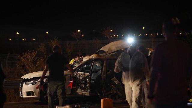 זירת פיצוץ הרכב במחלף אור יהודה (צילום: טל שחר)
