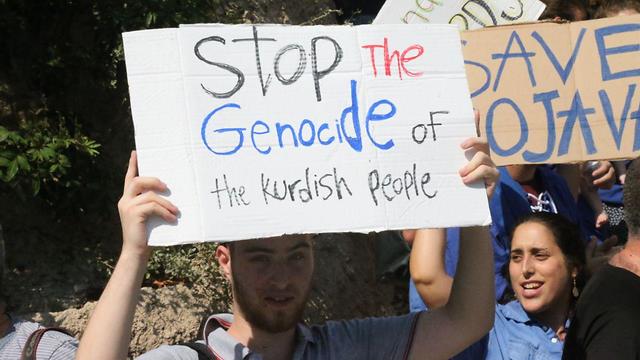 הפגנת תמיכה נגד רצח העם הכורדי, בשגרירות טוריקה בתל אביב (צילום: מוטי קמחי)