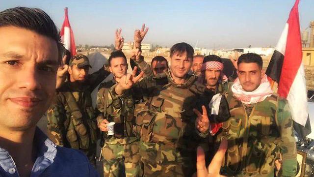 צבא סוריה נכנס ל עיירה תל תמר צפון כורדים חגיגות ()