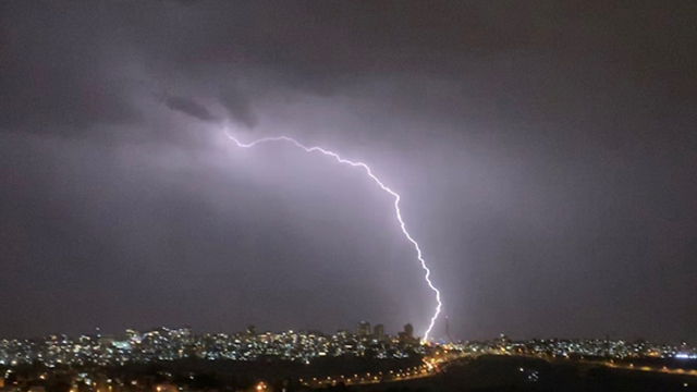 Lightning in Jerusalem over the weekend (Photo:Shira Kahana)