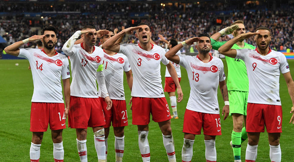 נבחרת טורקיה (צילום: AFP)