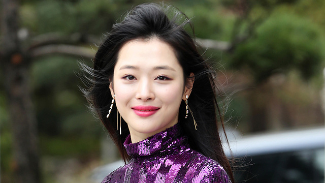 סולי כוכבת פופ התאבדה דרום קוריאה בריונות ברשת (צילום: AFP)