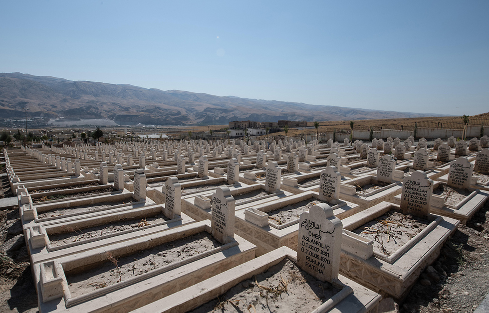 טורקיה קברים מה עיירה חסנכייף ש תוטבע שהועברו לחסנכייף החדשה (צילום: gettyimages)