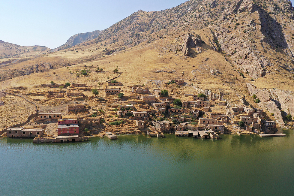 טורקיה הכפר צ'ליקוי ליד העיירה חסנכייף ש תוטבע (צילום: רויטרס)