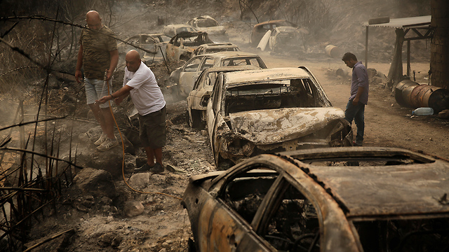 שריפות ענק בלבנון (צילום: AP)