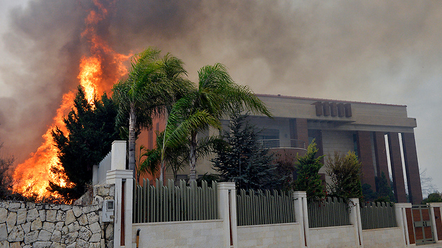 שריפות ענק בלבנון (צילום: EPA)