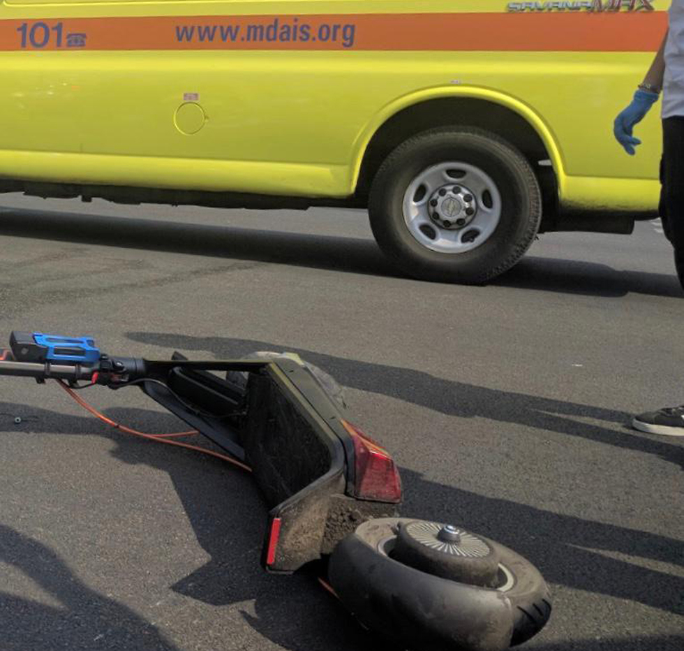 זירת התאונה בדרך ז'בוטינסקי נמיר (צילום: תיעוד מבצעי מד