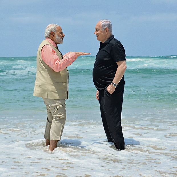 ראש הממשלה נתניהו  עם ראש ממשלת הודו נרנדרה מודי. סומך רק  על אנשי שלומו