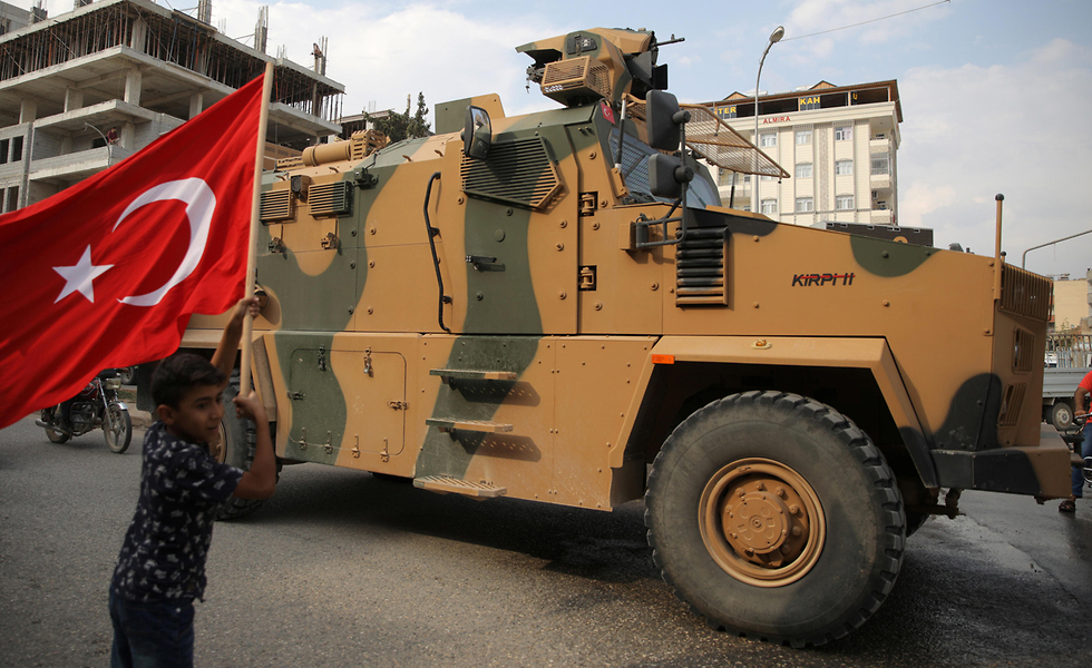טורקיה טורקים פטריוטים מבצע נגד ה כורדים ב סוריה (צילום: רויטרס)