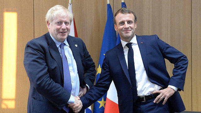 הסכם ברקזיט ראש ממשלת בריטניה בוריס ג'ונסון נשיא צרפת עמנואל מקרון (צילום: AP)