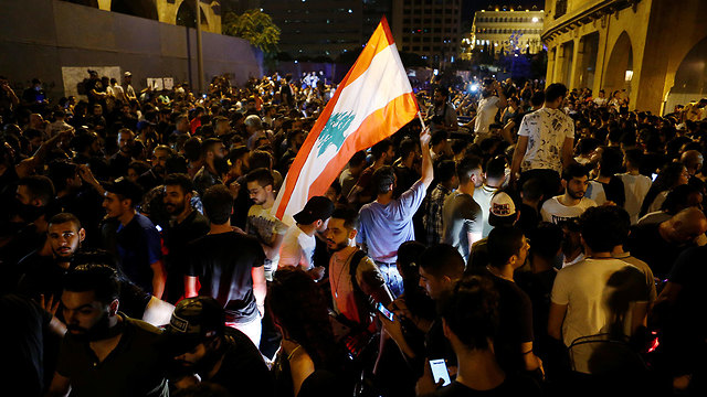  ירי בהפגנות נגד המיסים בלבנון  (צילום: רויטרס)