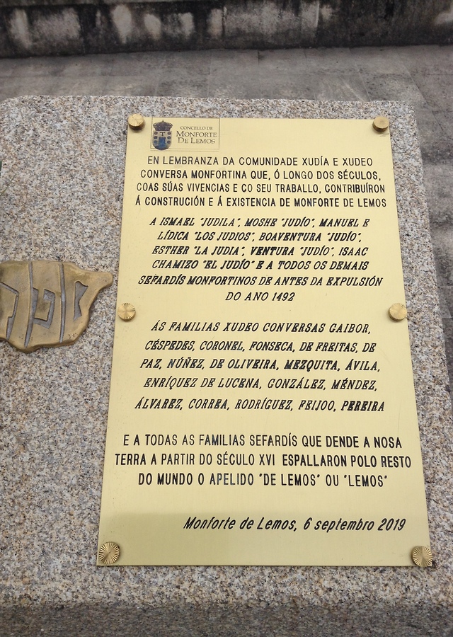 Plaque memorializing medieval Jewish community in Monforte de Lemos 