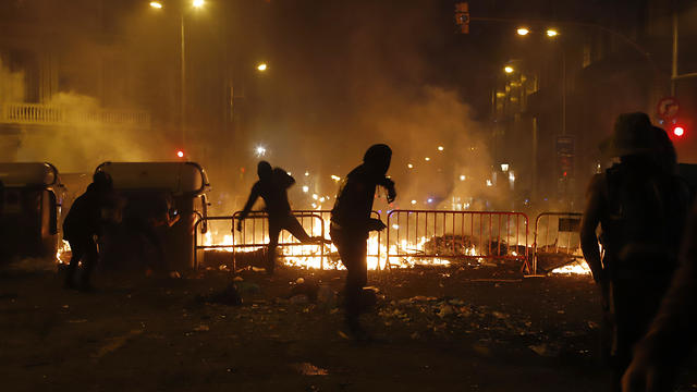 מהומות בברצלונה, כחלק ממאבק של קטלוניה בספרד (GETTY IMAGES)
