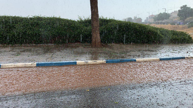 גשמים עזים וברד יורדים בצפת (צילום: עיריית צפת)