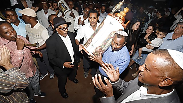 הקפות שניות באור יהודה - הקהילה האתיופית חוגגת (צילום: איתן אלחדז ברק)
