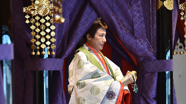 יפן טקס הכתרה קיסר נרוהיטו קיסרית מסאקו (צילום: EPA)