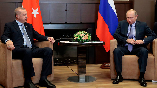 נשיא טורקיה רג'פ טאיפ ארדואן נשיא רוסיה ולדימיר פוטין פגישה סוצ'י (צילום: AFP)