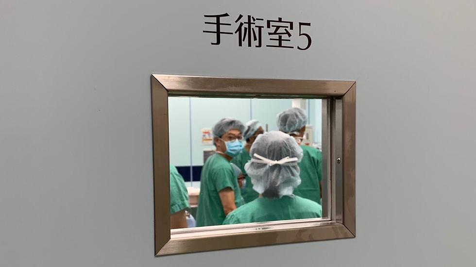 Японские пластические хирурги за работой. Фото: проф. Эяль Винклер