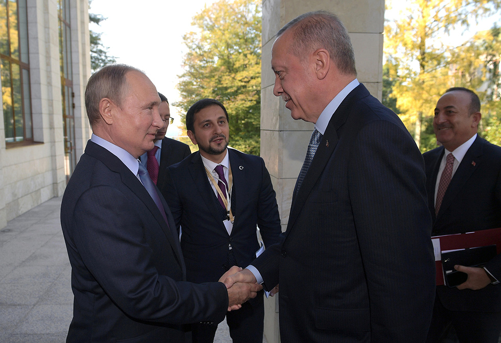נשיא טורקיה רג'פ טאיפ ארדואן ו נשיא רוסיה ולדימיר פוטין נפגשים ב סוצ'י  (צילום: EPA)