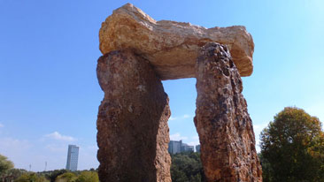 Скульптура из скал известняка. Фото: Леон Левитас