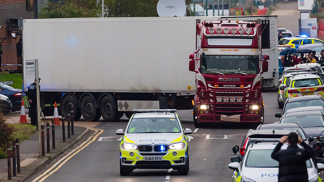 39 גופות נמצאו ב מכולה של משאית אסקס בריטניה (צילום: EPA)
