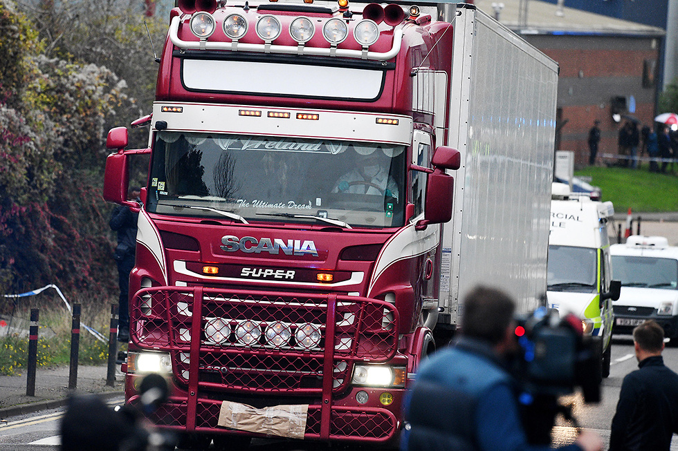 39 גופות נמצאו ב מכולה של משאית אסקס בריטניה (צילום: gettyimages)