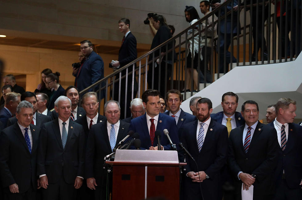 הרפובליקנים שפרצו לשימוע במסיבת עיתונאים (צילום: AFP)