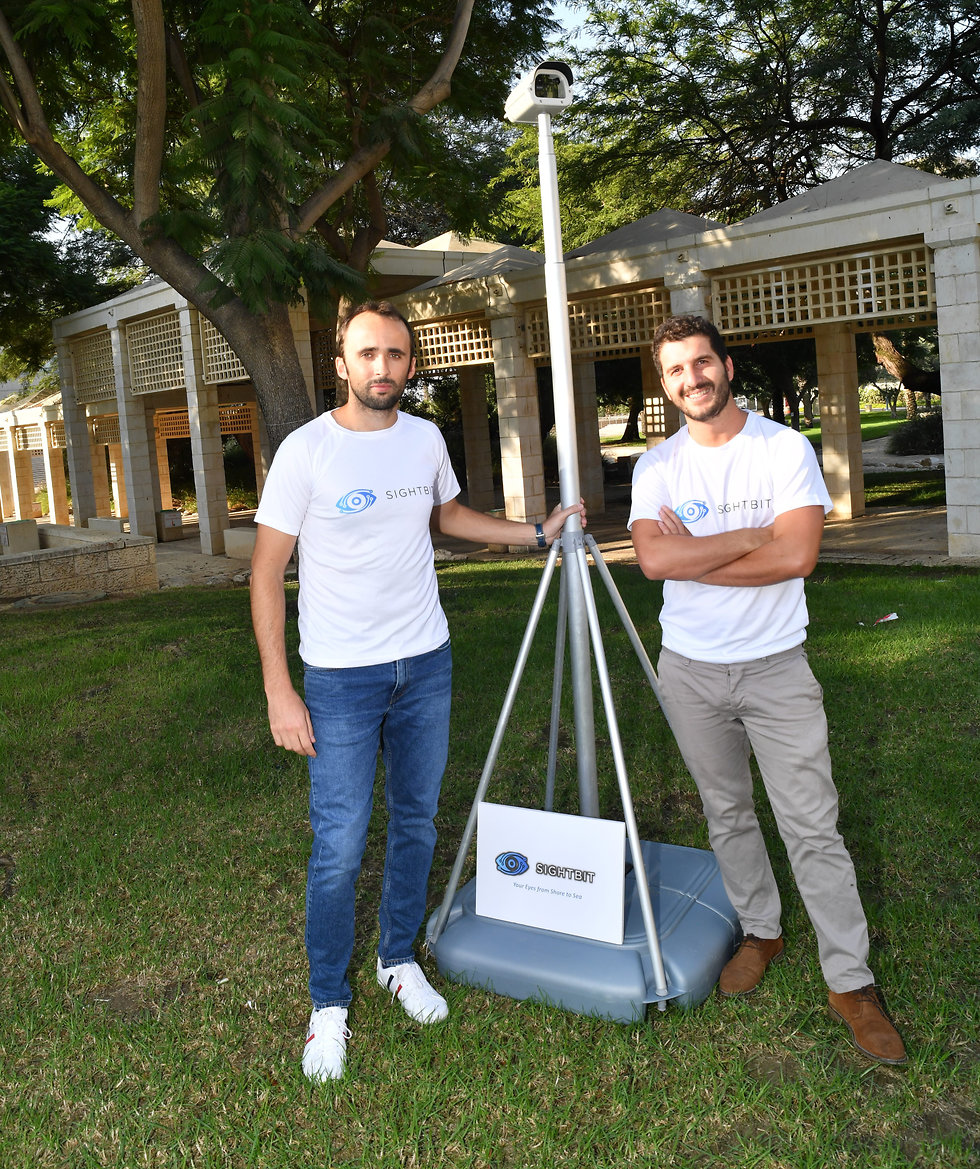 5)	Adam Bismut and Jenia Golbstein who developed a warning system for lifeguards (Photo: Chaim Horenstein)
