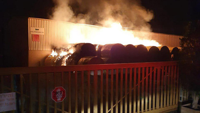 השריפה במפעל גורן העמק (צילום: תיעוד מבצעי כבאות)