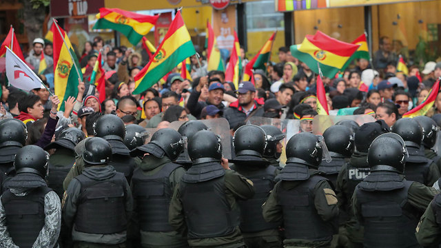 בחירות הפגנות בוליביה נגד הנשיא אבו מוראלס (צילום: EPA)