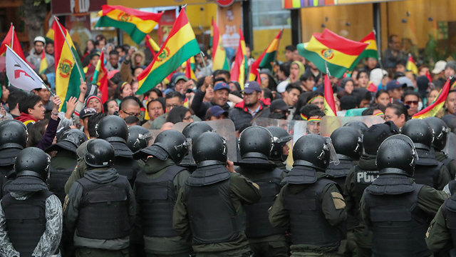 בחירות הפגנות בוליביה נגד הנשיא אבו מוראלס (צילום: EPA)