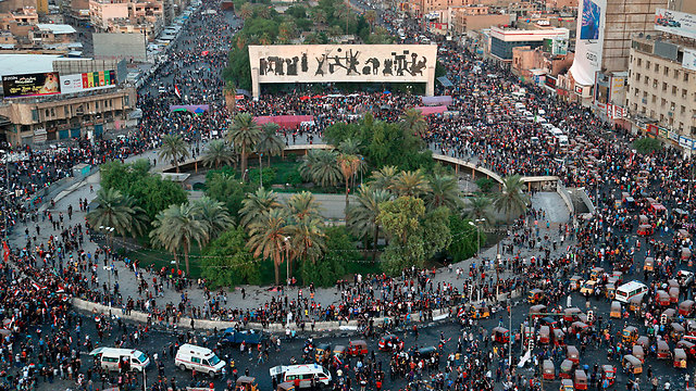 עיראק הפגנות כיכר תחריר בגדד (צילום: AP)
