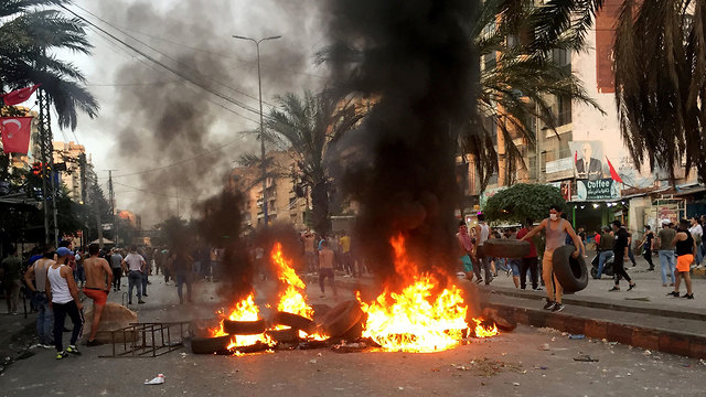 לבנון הפגנות מחאה טריפולי (צילום: רויטרס)