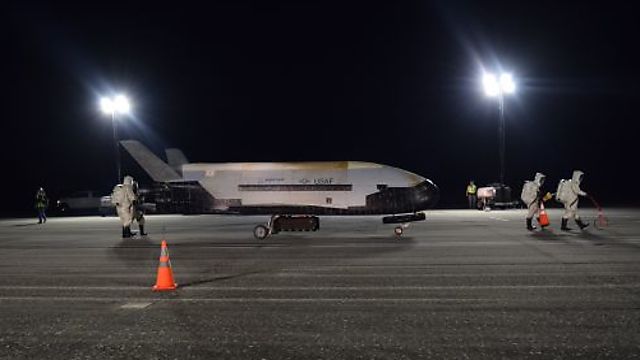 המטוס אחרי הנחיתה בפלורידה (צילום: חיל האוויר האמריקני)