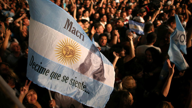 ארגנטינה בחירות ניצחון שמאל נשיא אלברטו פרננדס סגנית כריסטינה פרננדס דה קירשנר (צילום: רויטרס)
