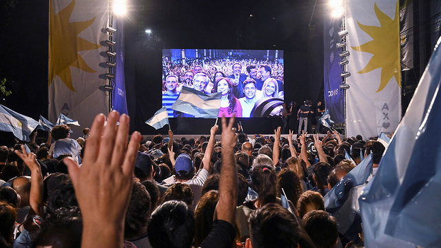 ארגנטינה בחירות ניצחון שמאל נשיא אלברטו פרננדס סגנית כריסטינה פרננדס דה קירשנר (צילום: רויטרס)