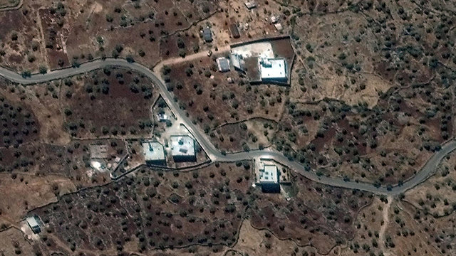 תמונות לוויין המקום בו התחבא ו פוצץ עצמו מנהיג דאעש אבו בכר אל בגדדי אל-בגדדי סוריה בארישא (צילום: רויטרס)