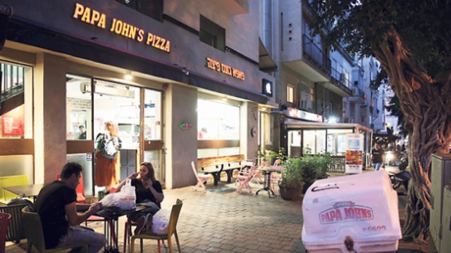 סניף פאפא ג’ונס בתל אביב. הסניף בנתניה נסגר לפני כמה חודשים (צילום: אוראל כהן)