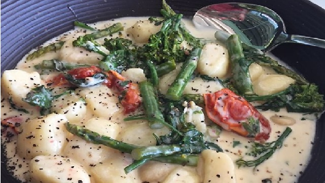 Gnocchi and asparagus in cream sauce at Seatara (Photo: Buzzy Gordon)