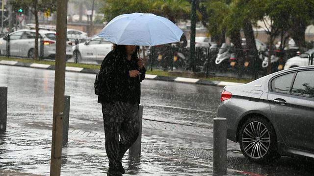 מזג אוויר חורפי בתל אביב  (צילום: יאיר שגיא)