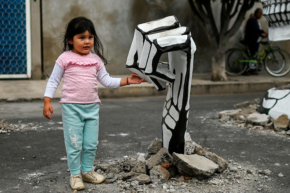 מקסיקו שלד יום המתים מקסיקו סיטי שכונת טלאואק (צילום: AFP)